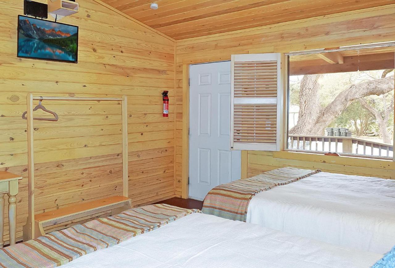 Wimberley Log Cabins Resort And Suites- Unit 8 Экстерьер фото